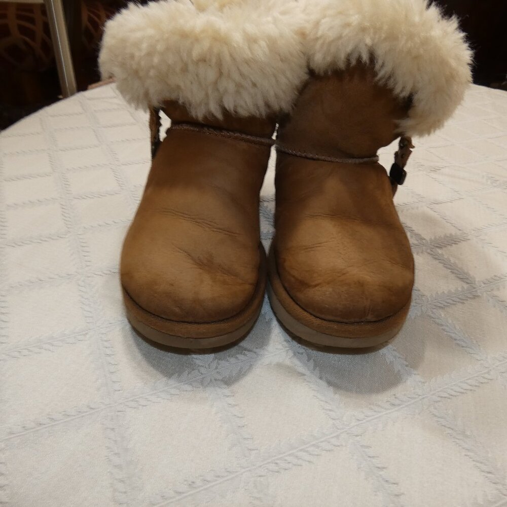 UGG Boot Size 6 Tan